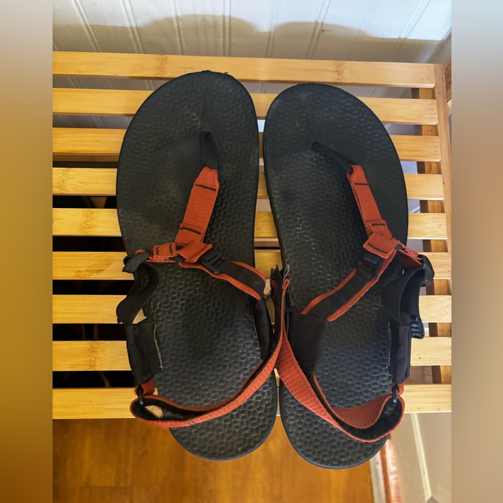 Barely worn vibram outdoor sandal 9.5